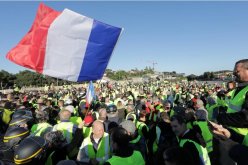 فرنسا تحقق حول استخدام حسابات إلكترونية مزيفة تؤجج حركة الإحتجاج