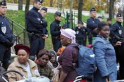 دعوة إلى مزيد من التعبئة بفرنسا لإفشال سياسة “إقصاء” الأجانب