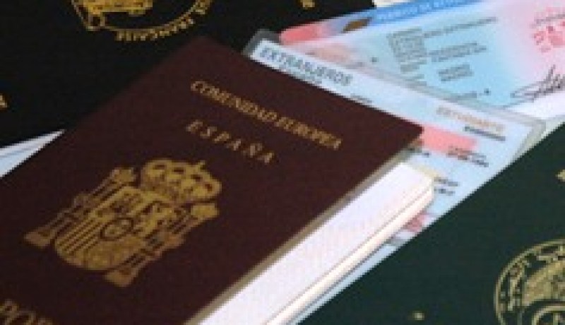 قنصل فرنسا يطالب الجزائر بمنح الفرنسيين تأشيرات طويلة المدى
