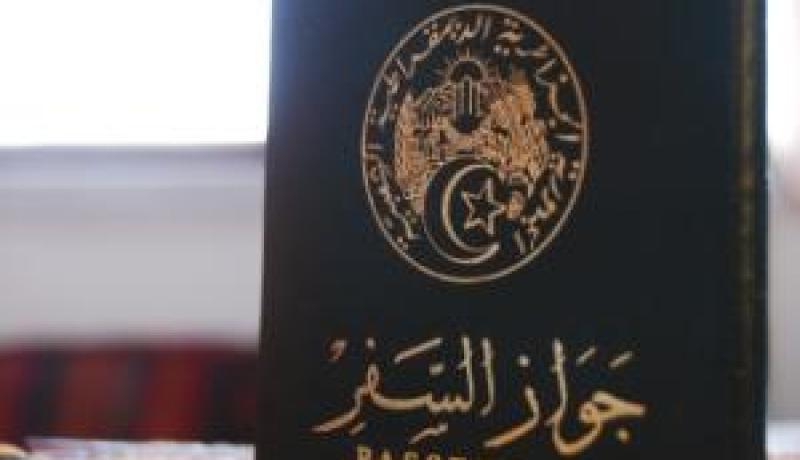 مجنون يتورط في تزوير جواز سفر وبطاقة تعريف وسرقة سيارة مع عشيقته بزرالدة