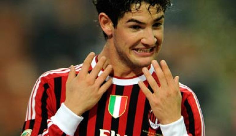 أسي ميلان  نهاية الموسم بالنسبة للمهاجم البرازيلي باتو