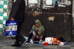 المقاهي والمساجد للمتسولين ..والملاهي لبعض المسئولين