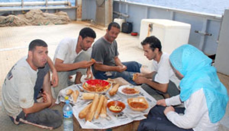 “النهار” تخرج في رحلة صيد رفقة البحارة…”البحري المسكين.. كي يخطب ما يعطولوش”