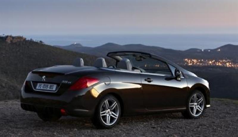 “نجمة”تفي بوعودها وتسلّم محاربي الصحراء سيارات 308 بيجو الفاخرة