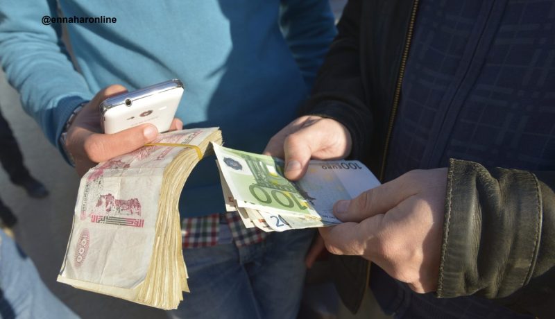شرطيان وسمساران من ليبيا وموريتانيا ضمن شبكة لنهب أموال محترفي صرف العملة