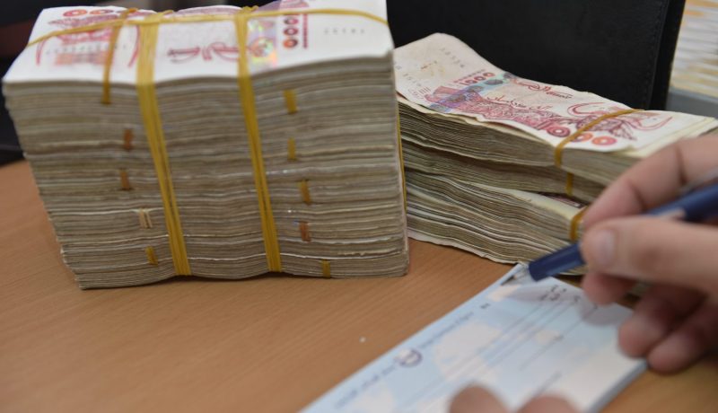 تاجر من باتنة يستولي على عتاد بقيمة 4 ملايير باستعمال «صكّين» من دون رصيد