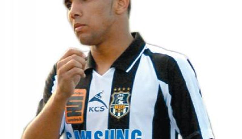 عبد الرحمان حشود يلتزم بتجديد عقده مع وفاق سطيف