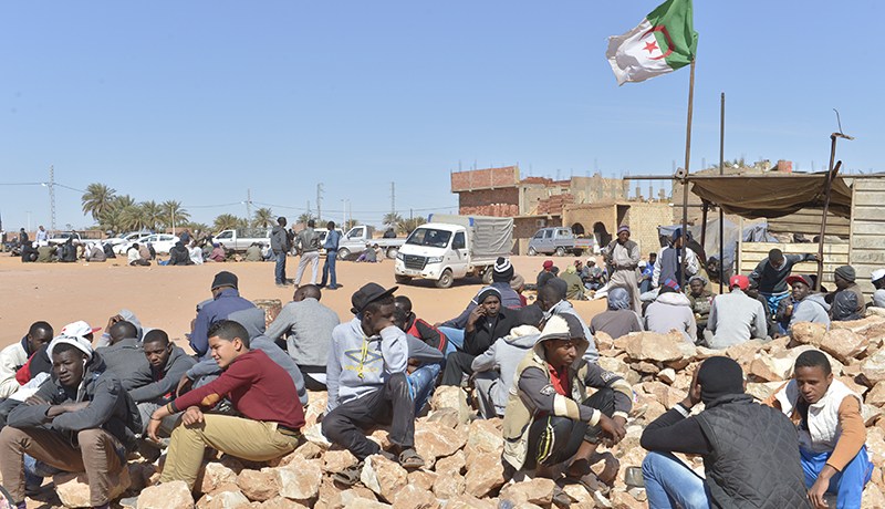 بطالون يحتجون ويغلقون مقر المفتشية الولائية في أدرار