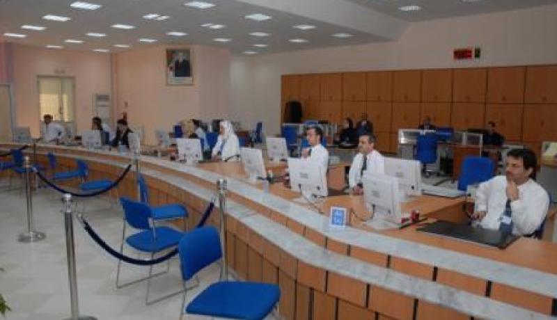 موظفون توجهوا إلى مقر عملهم ومواطنون قطعوا عشرات الكيلومترات لقضاء مصالح إدارية