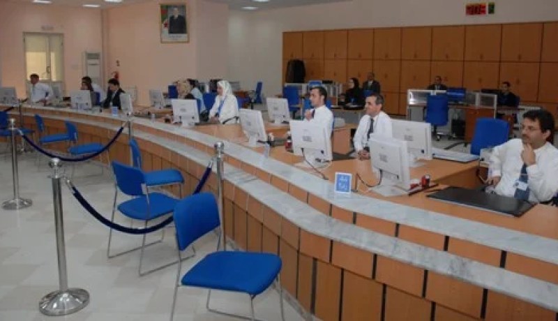 الــرئـيـس يـعـيـد الإعـتـبـار إلـى عـمـال الـوظــيـف الـعـمـومـي