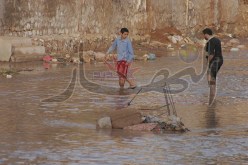 وفاة طفل بصعقة كهربائية وفقدان شخص بسبب أمطار رعدية وفيضان الأودية في تمنراست