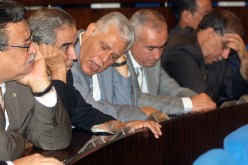 يبدو أن الصيام يجعل وزراءنا في حال يرثى لها.. وهذه الصورة للوزراء وهم صائمون. الله يحسن العون…