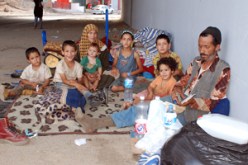 طردت من البيت القصديري منذ 5 سنوات…عائلة من 8 أفراد تبيت في العراء تنتظر التفاتة من وزارة التضامن