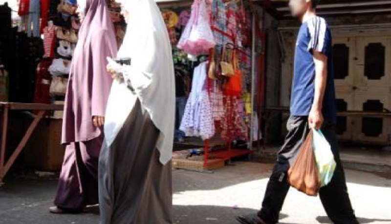 الحمالون يعودون إلى الأسواق