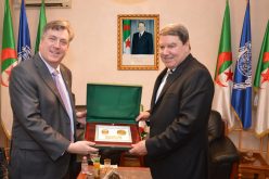 بالصور …اللواء هامل يستقبل السفير الأمريكي بالجزائر