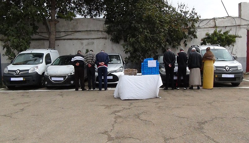 بالصور..مهرب بالزي السلفي وامرأة ضمن شبكة لتهريب المخدرات بحوزتها نصف قنطار من الكيف