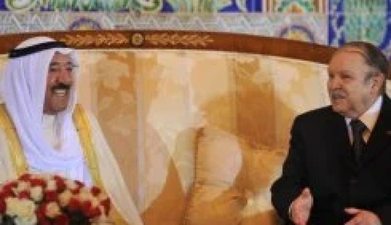 بوتفليقة يهنئ أمير دولة الكويت بمناسبة احتفال بلاده بعيدها الوطني