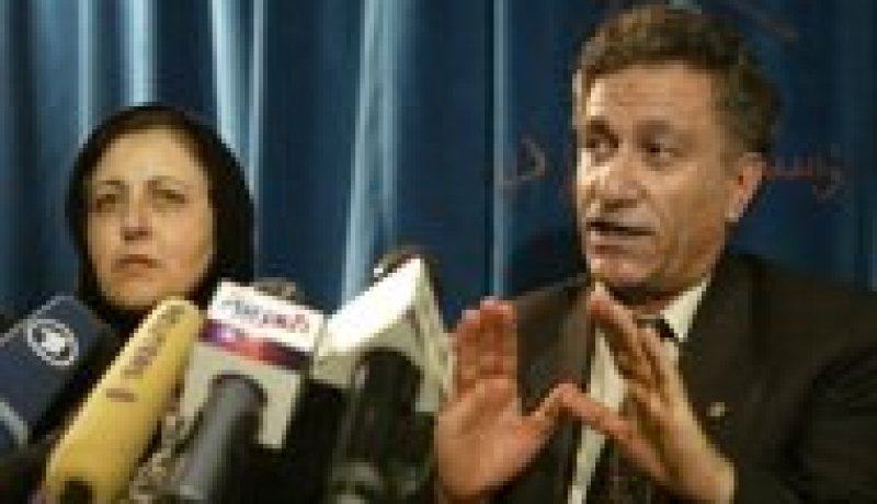 المحكمة  تسلط عقوبة السجن 9 سنوات على محام ايراني عن حقوق الانسان