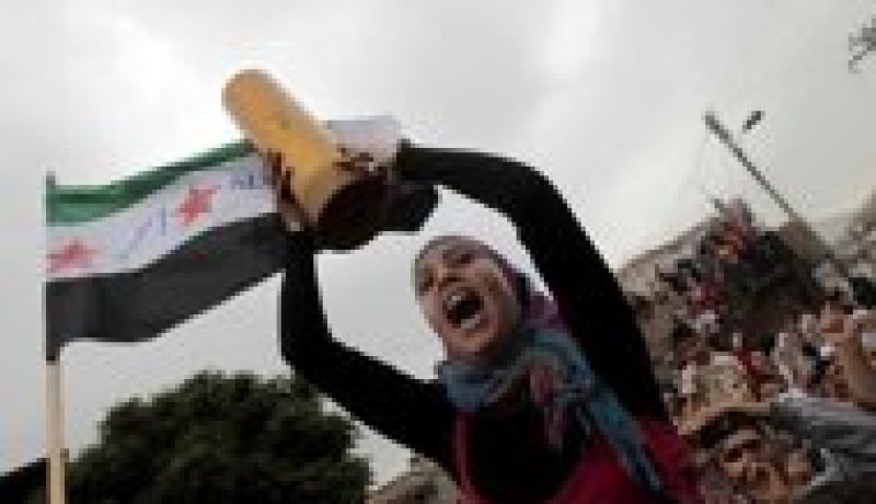 د3 قتلى في ريف دمشق وتظاهرات ليلية ومداهمات في عدد من المناطق
