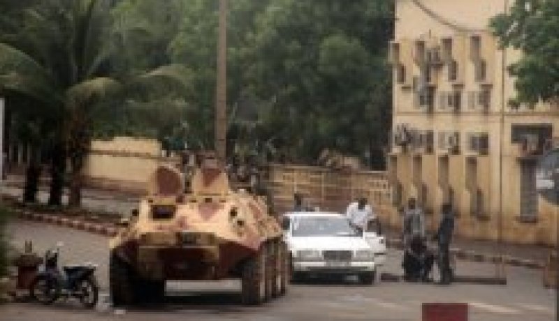 وسيطا غرب افريقيا يبقيان في مالي سعيا الى اتفاق حول المرحلة الانتقالية