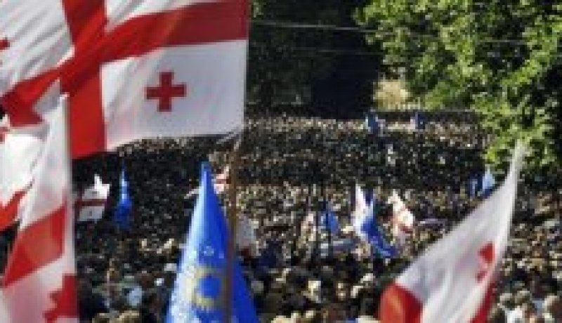 عشرات آلاف المعارضين يتظاهرون في العاصمة الجورجية