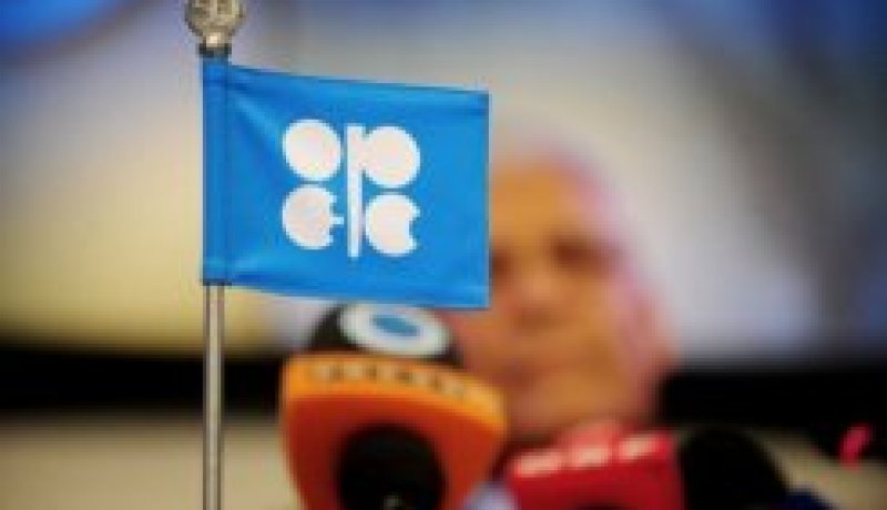 إيران تتهم السعودية بزعزعة استقرار السوق النفطية