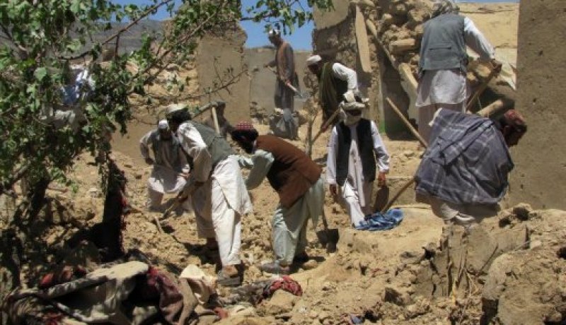 مقتل 4 أشخاص وإصابة 21 آخرين في هجوم انتحاري جنوبي أفغانستان
