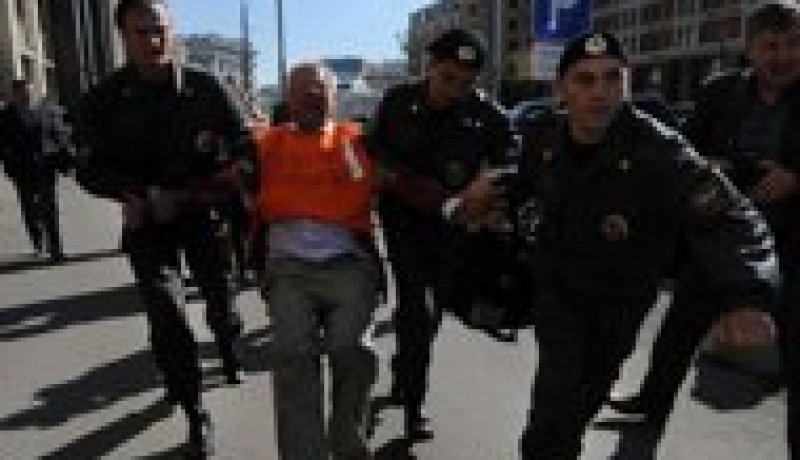 مداهمات لمنازل عدد من قادة المعارضة الروس في موسكو عشية تظاهرة كبيرة