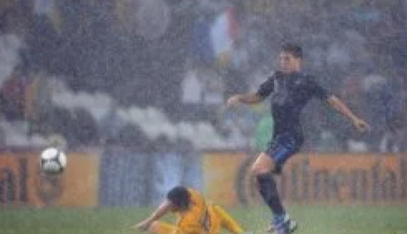 توقف مباراة اوكرانيا وفرنسا بسبب الامطار الغزيرة