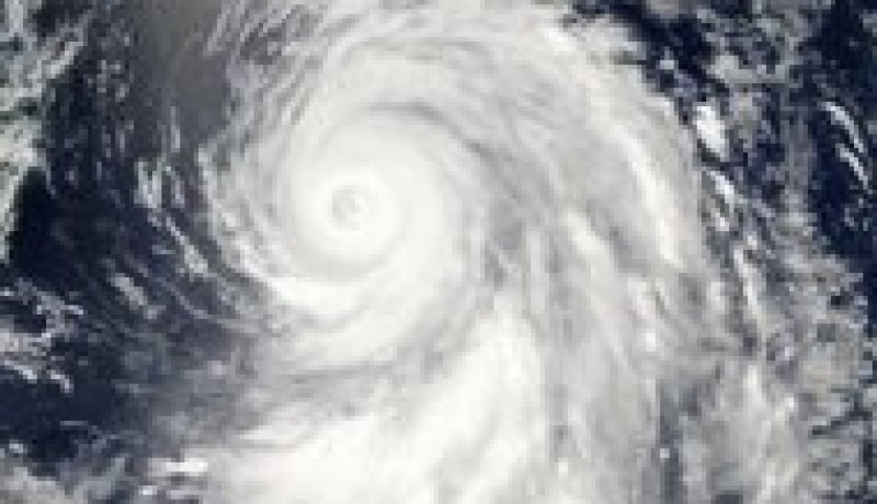 اعصار عنيف يجتاح اليابان ويخلف قتيلا وخمسين جريحا