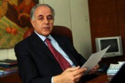 محافظ البنك المركزي ينفي علمه بقرار إقالته