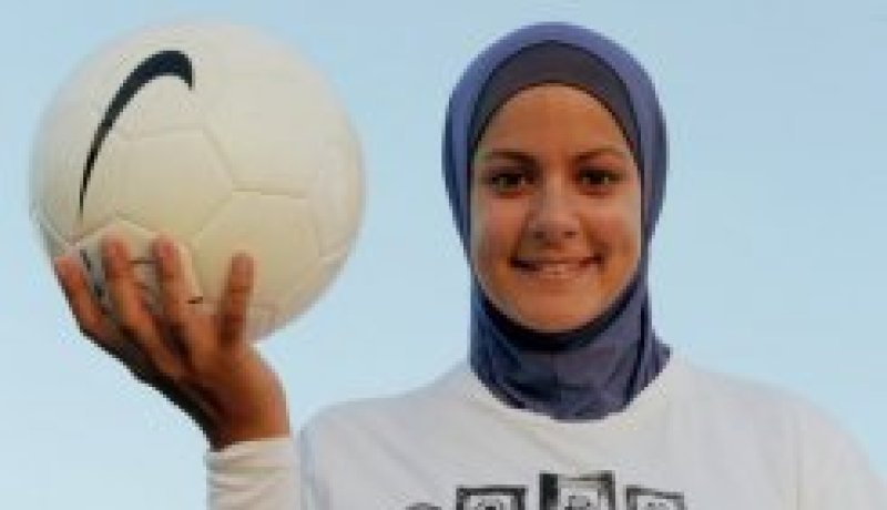 الاتحاد الفرنسي لن يسمح للاعبات بارتداء الحجاب