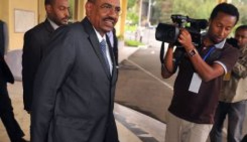 السودان سيفرج عن صحفية مصرية بعد لقاء مرسي والبشير