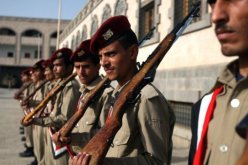 مسلحون يخطفون جنديا يمنيا ويقطعون أصابع يده