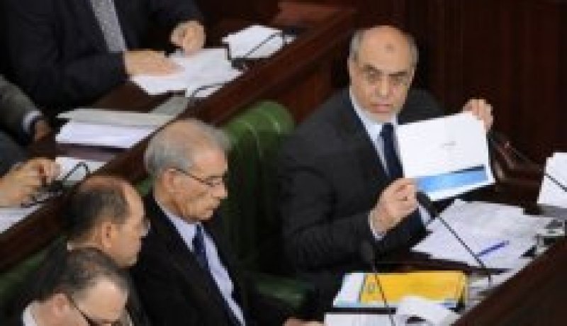 استمرار الخلاف حول النظام السياسي لتونس قد يؤدي إلى تنظيم استفتاء
