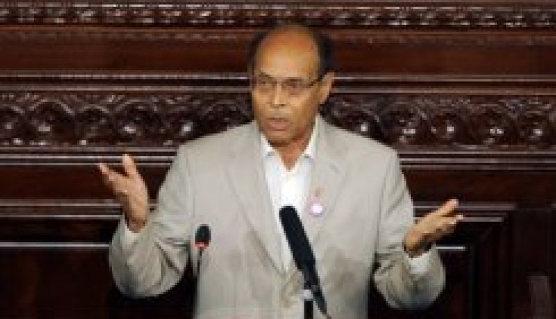 الرئيس التونسي يعفو عن 1300 سجين