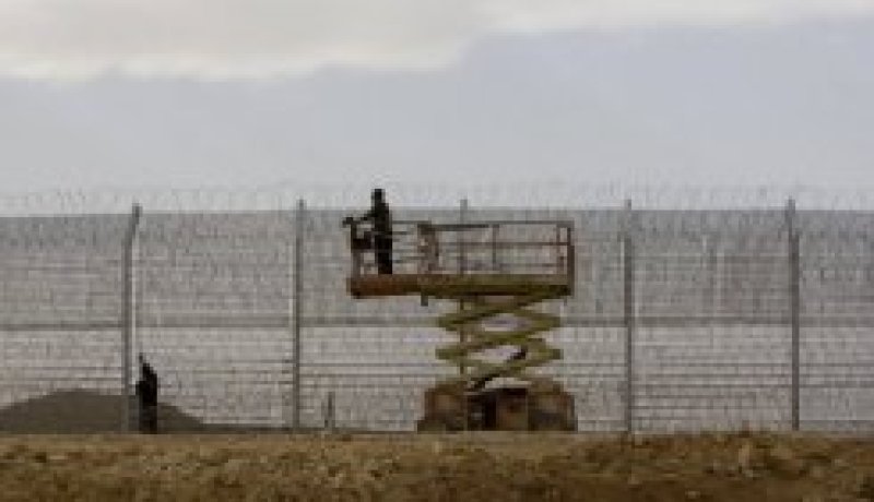 مقتل 13 على الأقل في هجوم قرب مركز حدودي بين مصر وإسرائيل