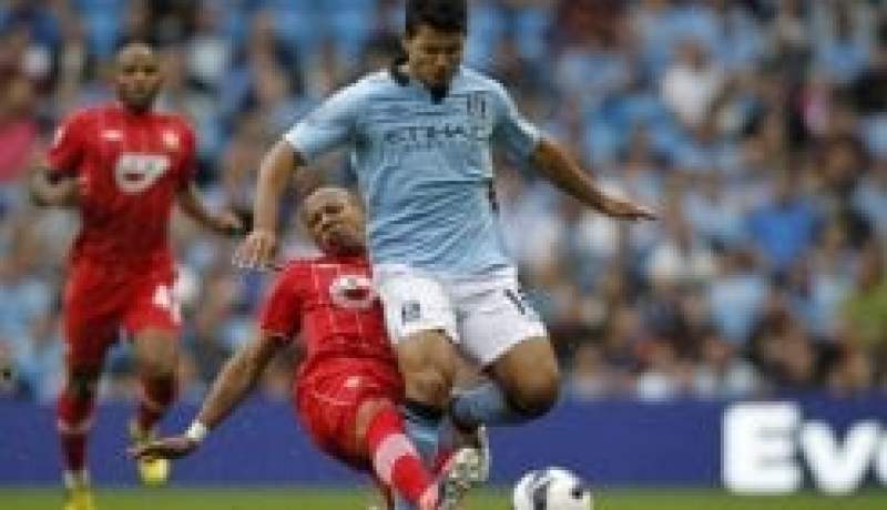 الإصابة تبعد أغويرو شهرا عن مانشستر سيتي