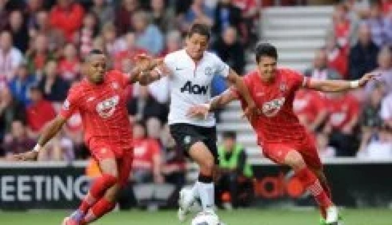 مانشستر يونايتد يتعاقد مع التشيلي الشاب هنريكيس