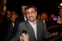 نجاد ينتقد الانتخابات الأميركية في منتدى للديمقراطية في اندونيسيا