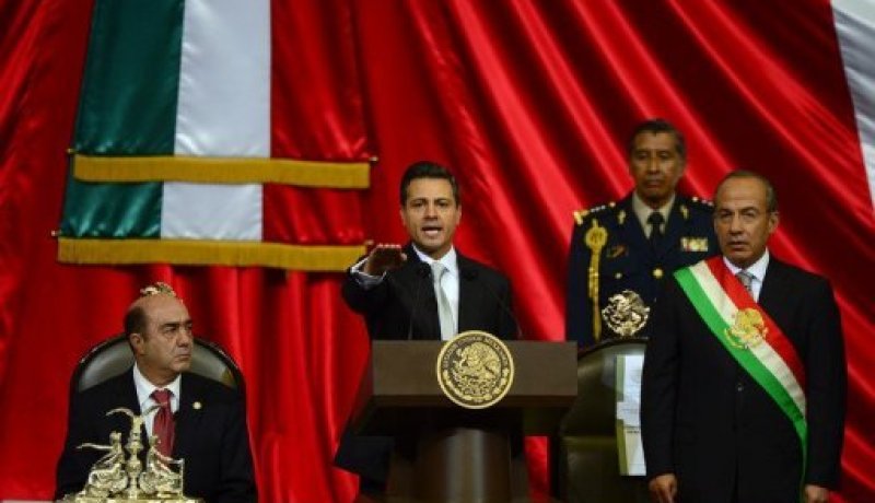 الرئيس المكسيكي الجديد يؤدي اليمين الدستورية