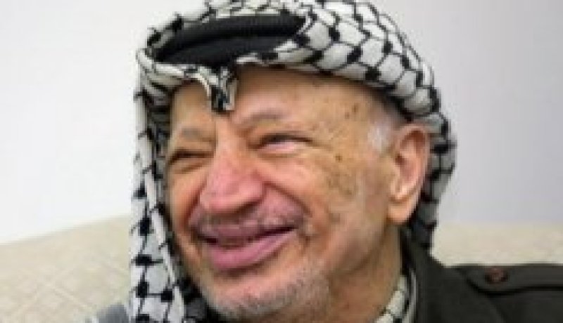 اخذ نحو 60 عينة من رفات عرفات بحسب الفريق السويسري