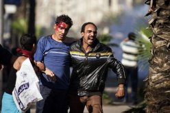 اشتباكات بين انصار الرئيس مرسي ومعارضيه في وسط القاهرة