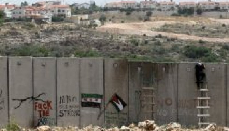 الفلسطينيون يهددون باجراءات قضائية ضد الاستيطان الاسرائيلي