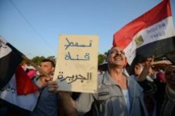 السلطات المصرية ترحل ثلاثة صحافيين اجانب يعملون لحساب قناة الجزيرة