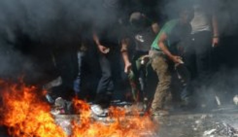 الاف الفلسطينيون يتظاهرون في عدة مسيرات في قطاع غزة نصرة للاقصى