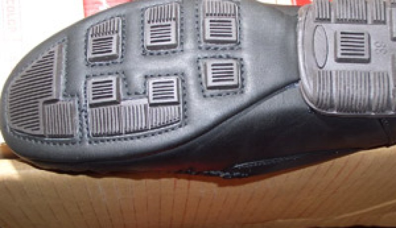 مرة أخرى  لفظ الجلالة في نعل حذاء