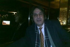 الصحفي حاج مهدي ممثلا لحزب طلائع الحريات في فرنسا