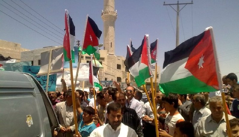 اصابة 10 من عناصر الشرطة في مواجهات مع محتجين في الاردن