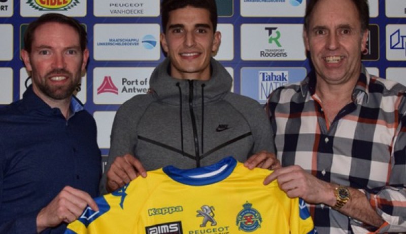 أيت عثمان ينتقل للبطولة البلجيكية من بوابة واسلاند بيفرين